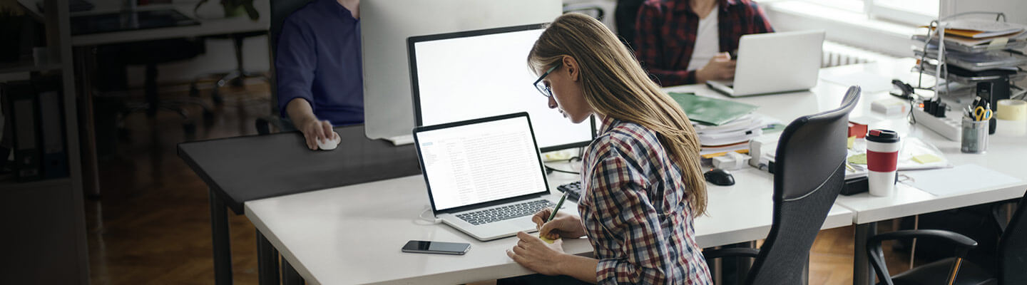 Majiteľka firmy pracujúca v open office